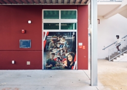 Por dentro das estratégias de marketing das escolas públicas para manter as portas abertas